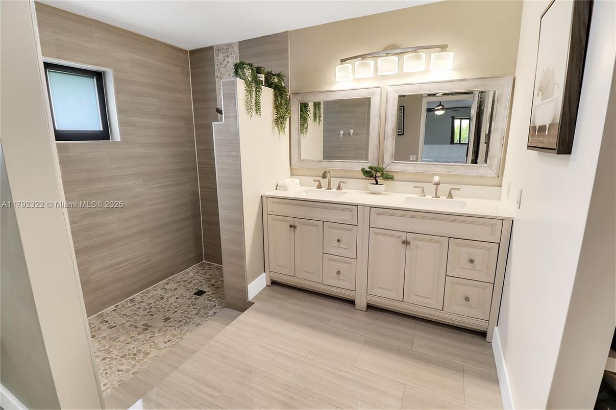 Bathroom, Dual Sink Vanities, Interior