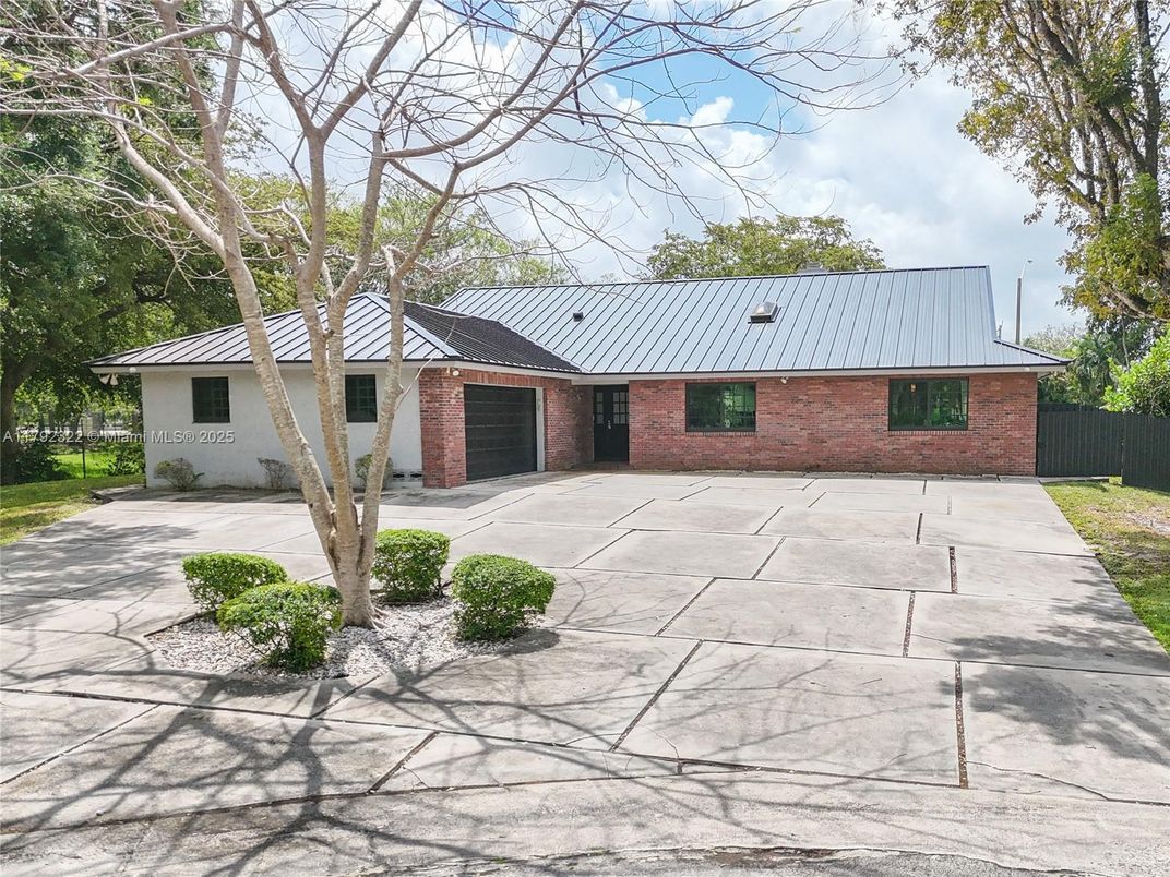 Attached, Exterior, Facade, Brick Facade, Ranch