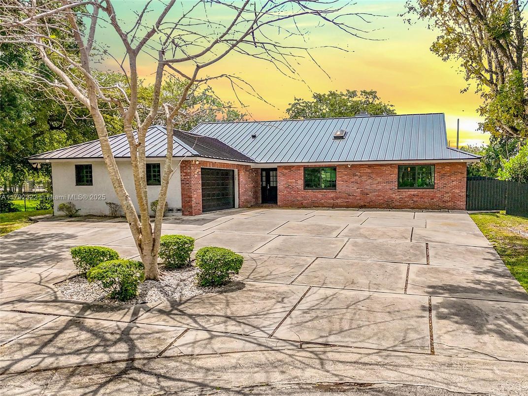 Exterior, Facade, Brick Facade, Ranch