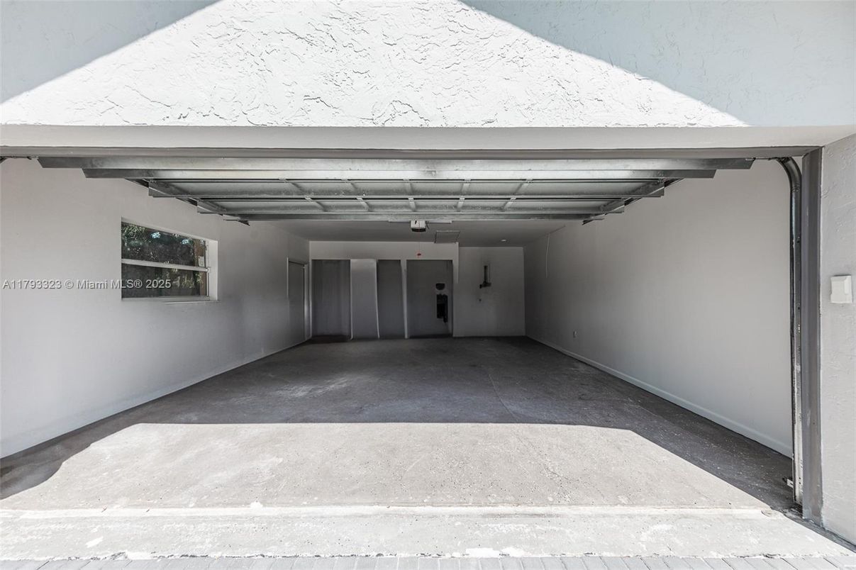 Garage, Interior