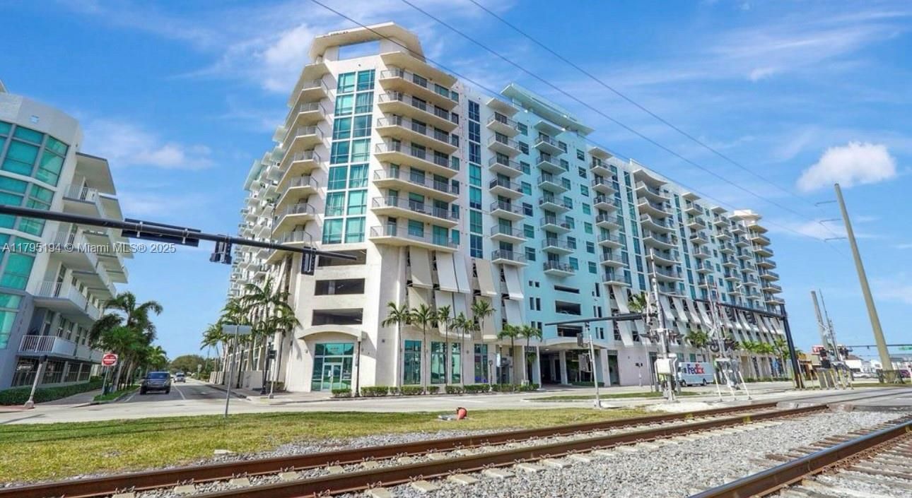 Exterior, Facade, Condo Building