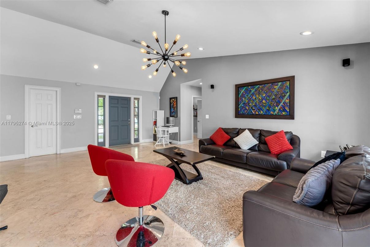 Interior, Living room, Pendant Lights, Recessed Lighting