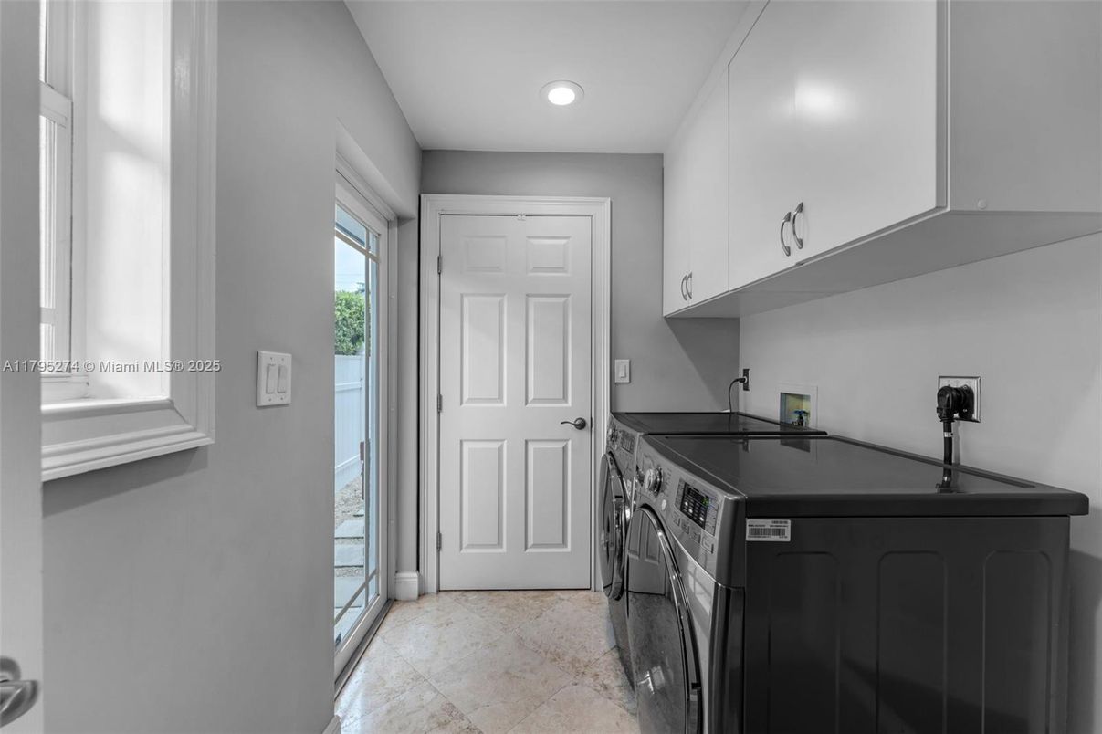 Game Room, Interior, Recessed Lighting, Washer