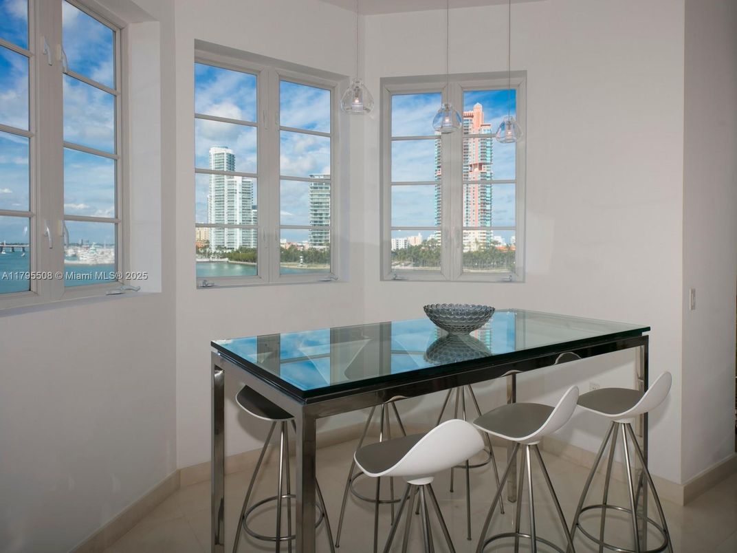 Dining room, Interior, Pendant Lights, Water