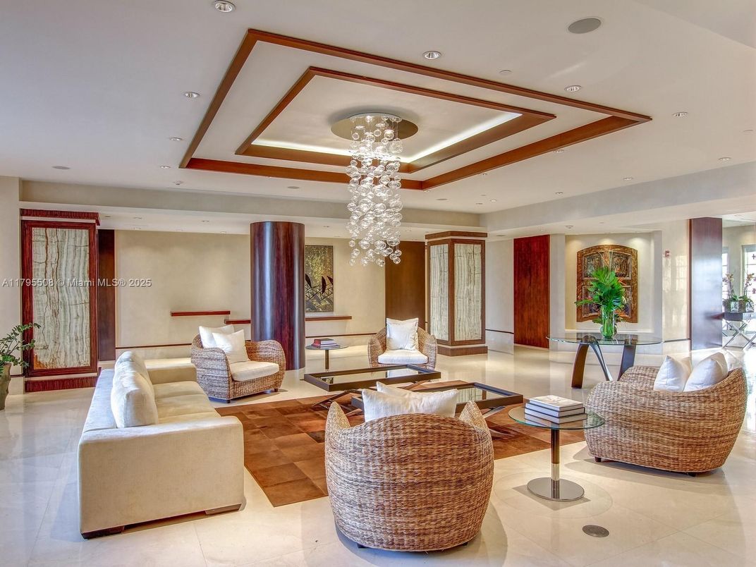 Interior, Living room, Pendant Lights, Recessed Lighting