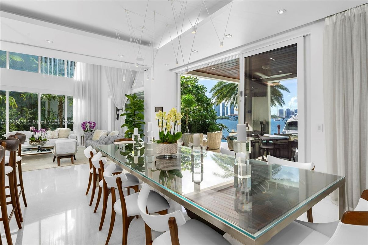 Dining room, Interior, Pendant Lights, Recessed Lighting