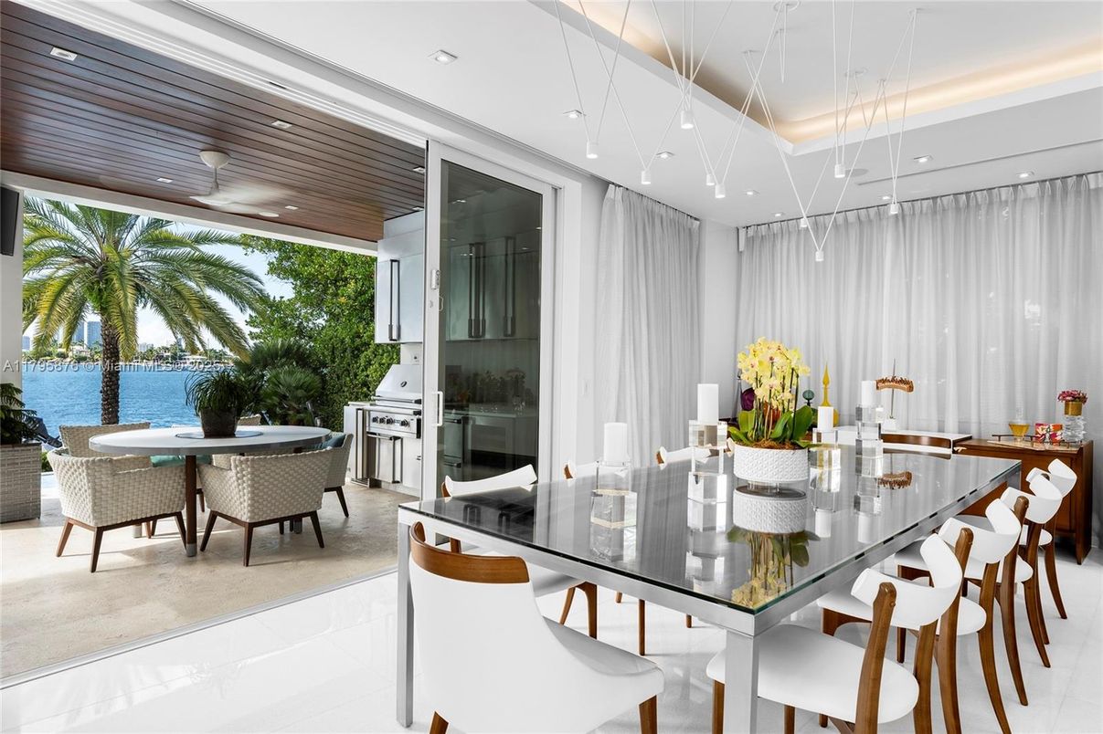 Dining room, Interior, Pendant Lights, Recessed Lighting, Water