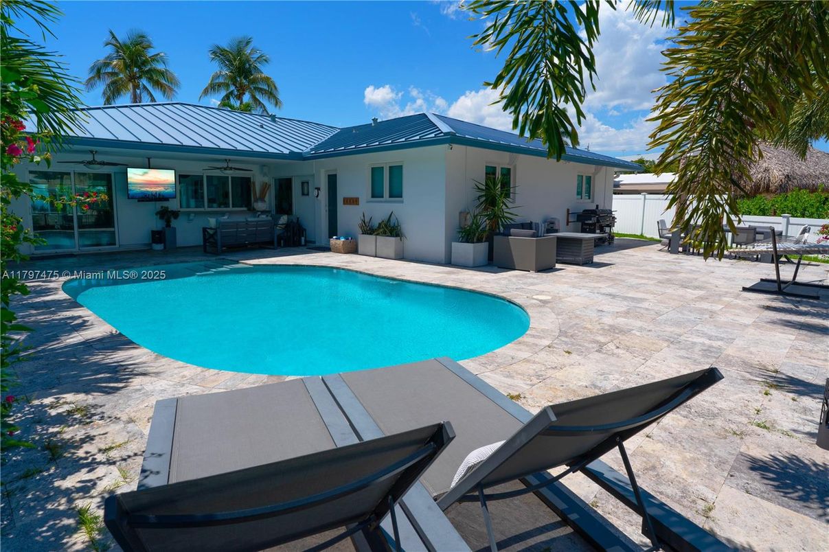 Exterior, Pool