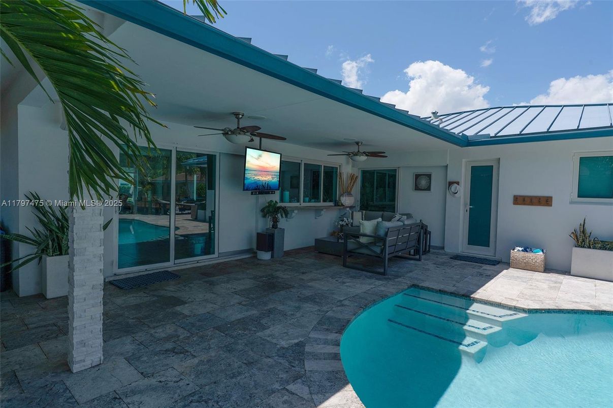 Exterior, Pool
