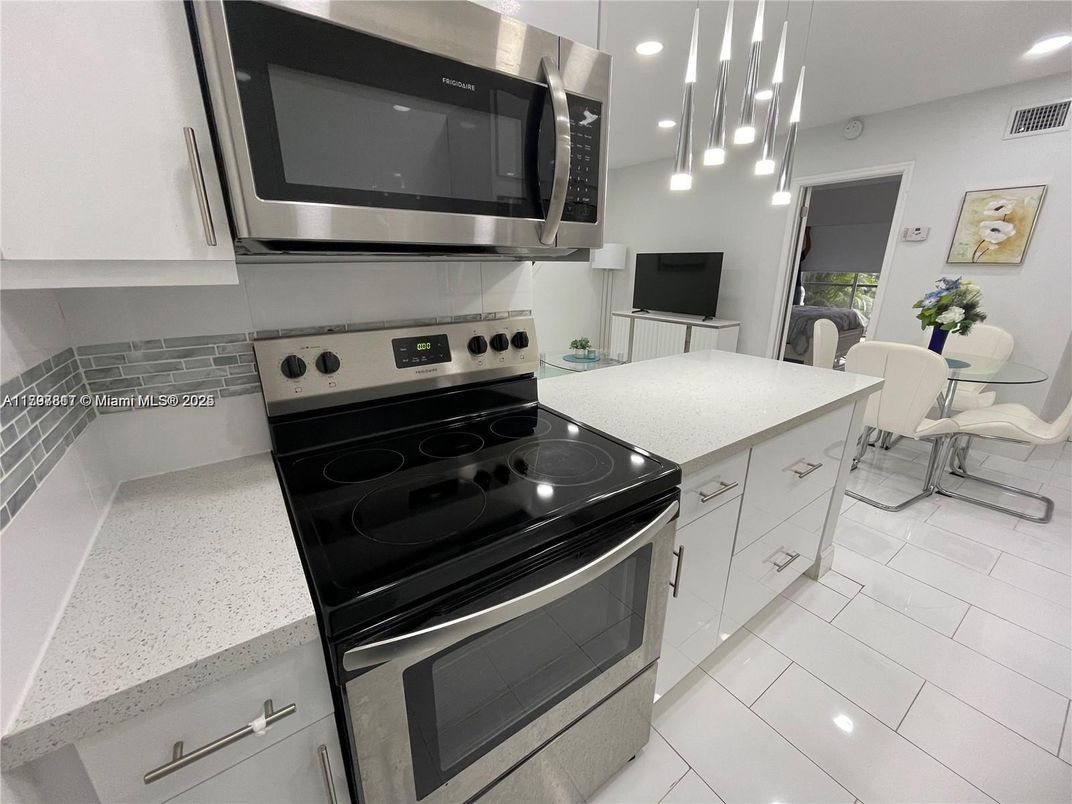 Dining room, Interior, Kitchen, Pendant Lights, Recessed Lighting, Stainless Steel Appliances