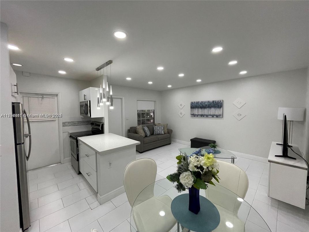 Interior, Kitchen, Living room, Pendant Lights, Recessed Lighting