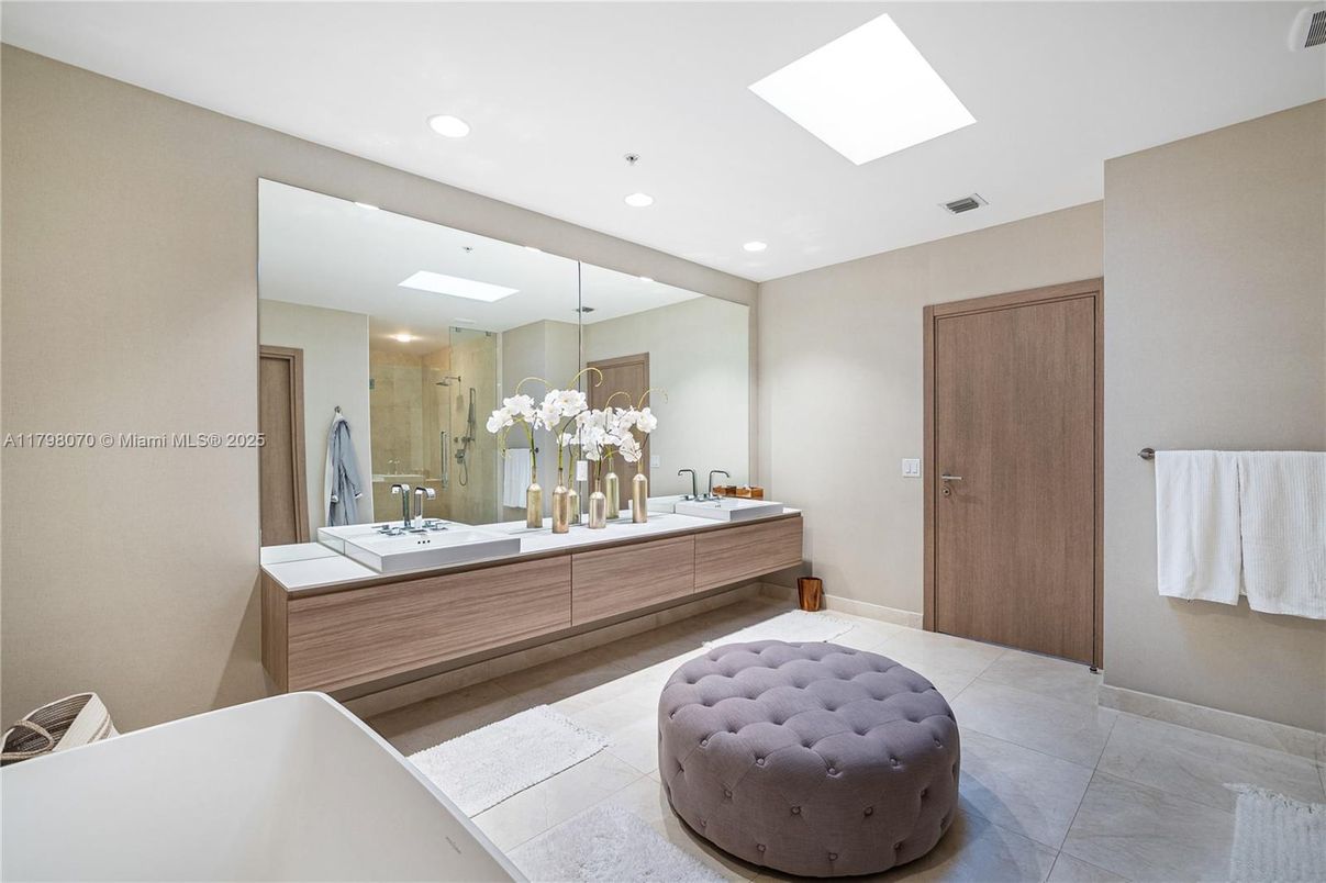 Bathroom, Interior, Recessed Lighting