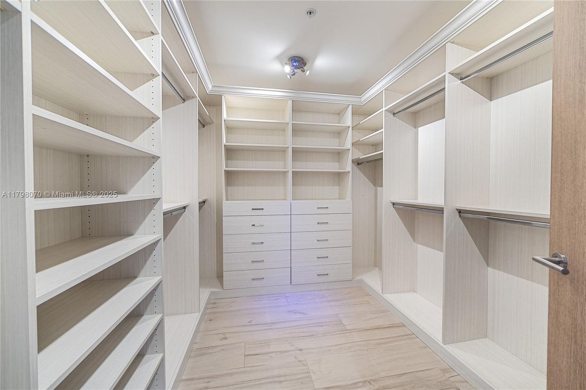 Interior, Walk-in Closets