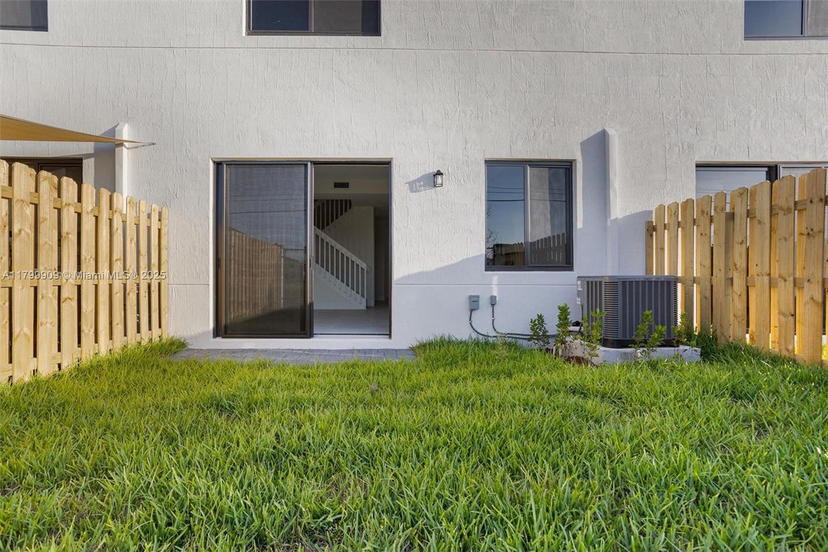Backyard, Exterior