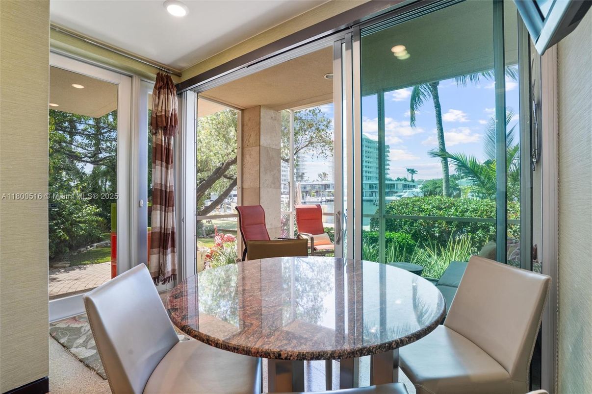 Dining room, Interior, Recessed Lighting