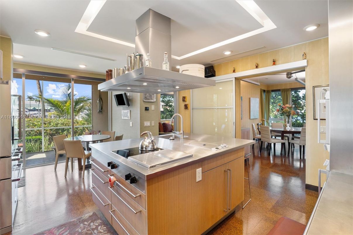 Dining room, Interior, Kitchen, Recessed Lighting, Stainless Steel Appliances