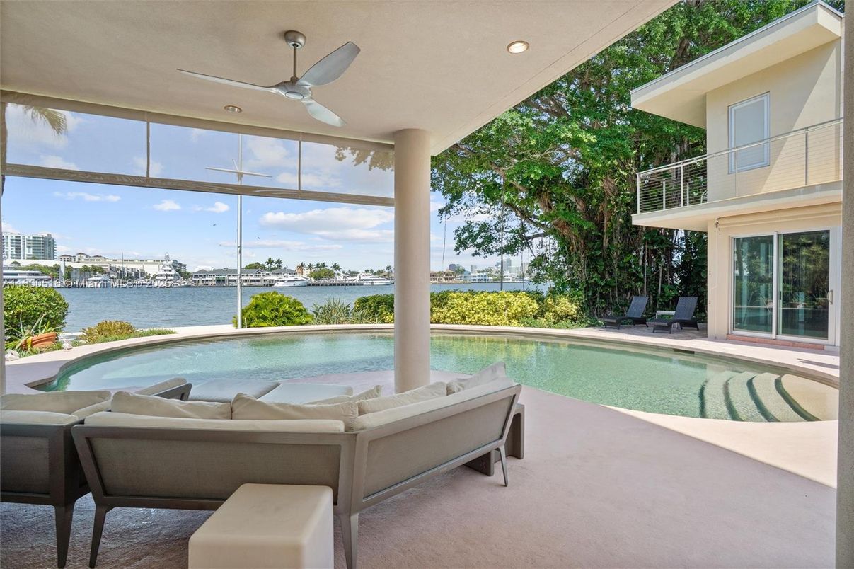 Exterior, Pool, Recessed Lighting, Water