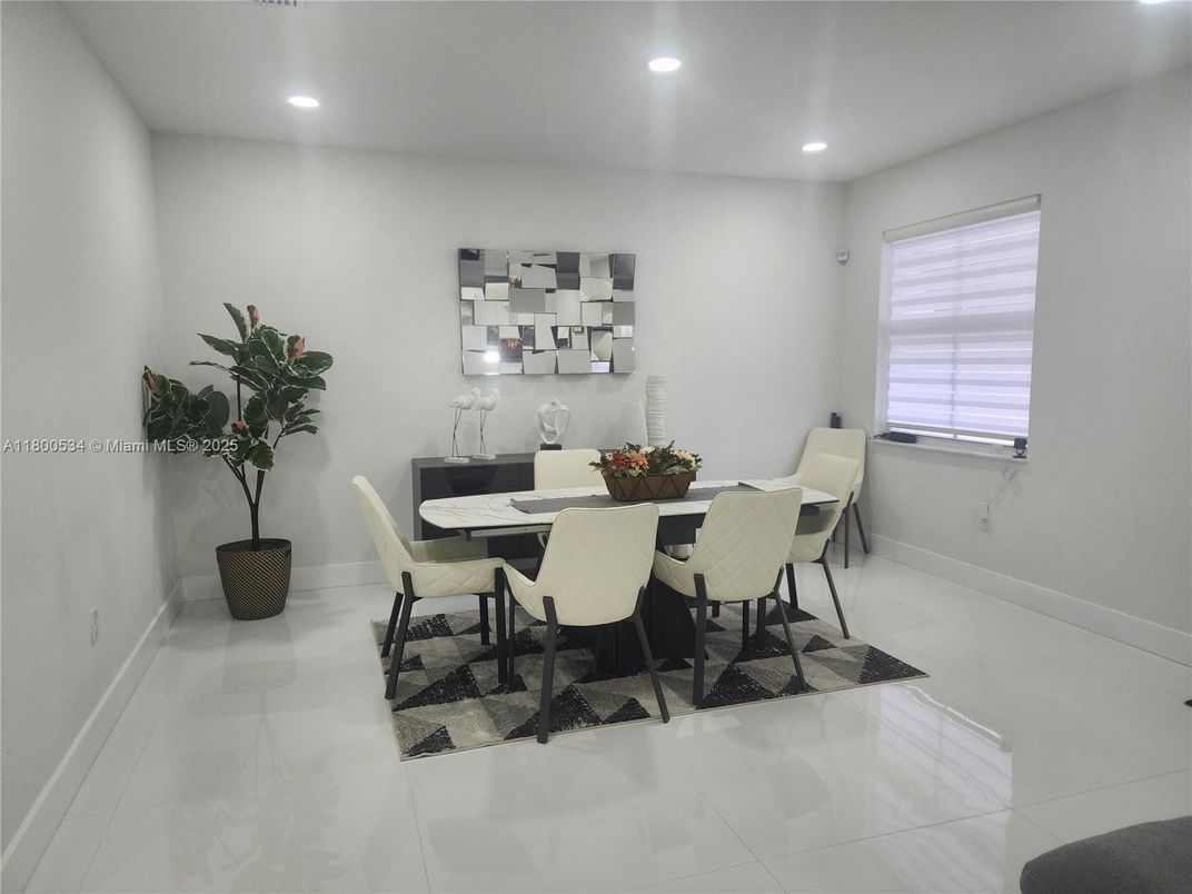 Dining room, Interior, Recessed Lighting