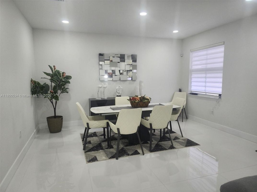 Dining room, Interior, Recessed Lighting