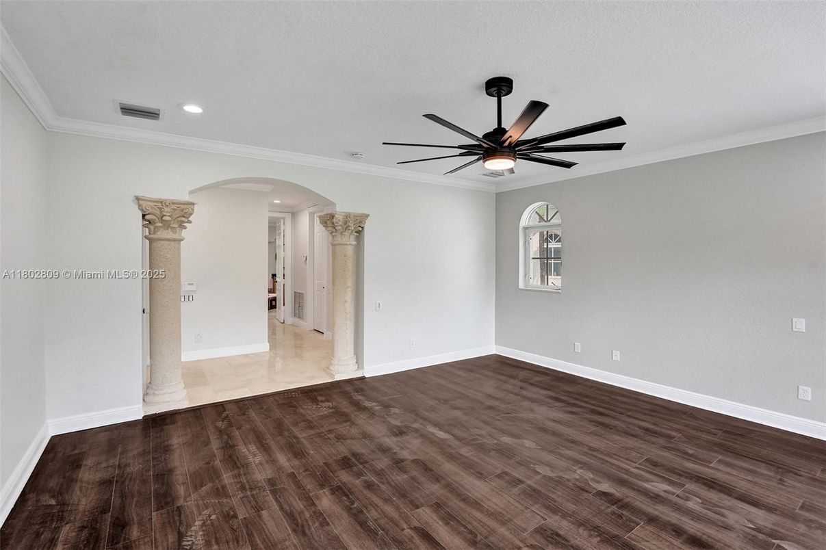 Empty room, Interior, Recessed Lighting, Wood Texture Flooring