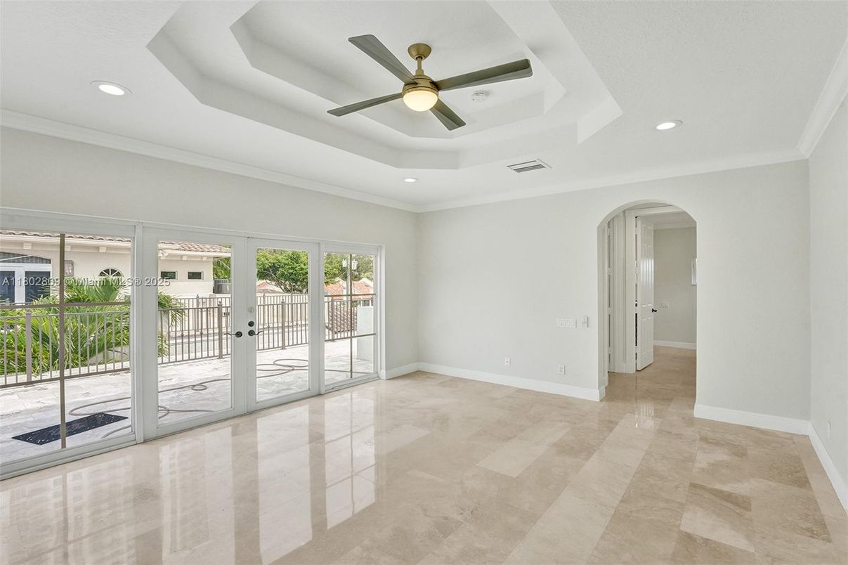 Empty room, Interior, Recessed Lighting