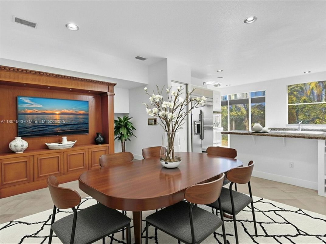 Dining room, Interior, Recessed Lighting