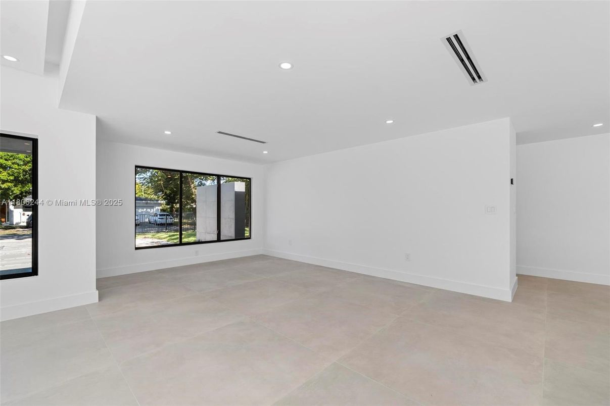 Empty room, Interior, Recessed Lighting