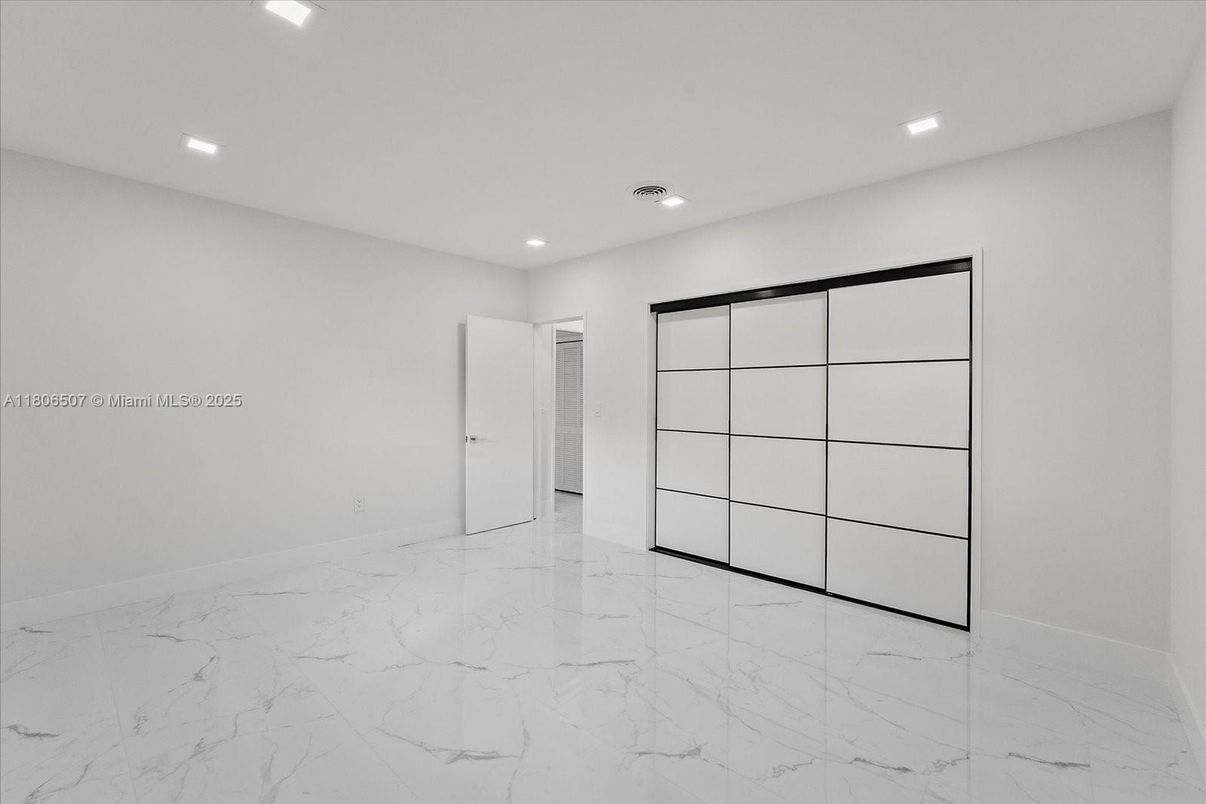 Empty room, Interior, Marble, Recessed Lighting