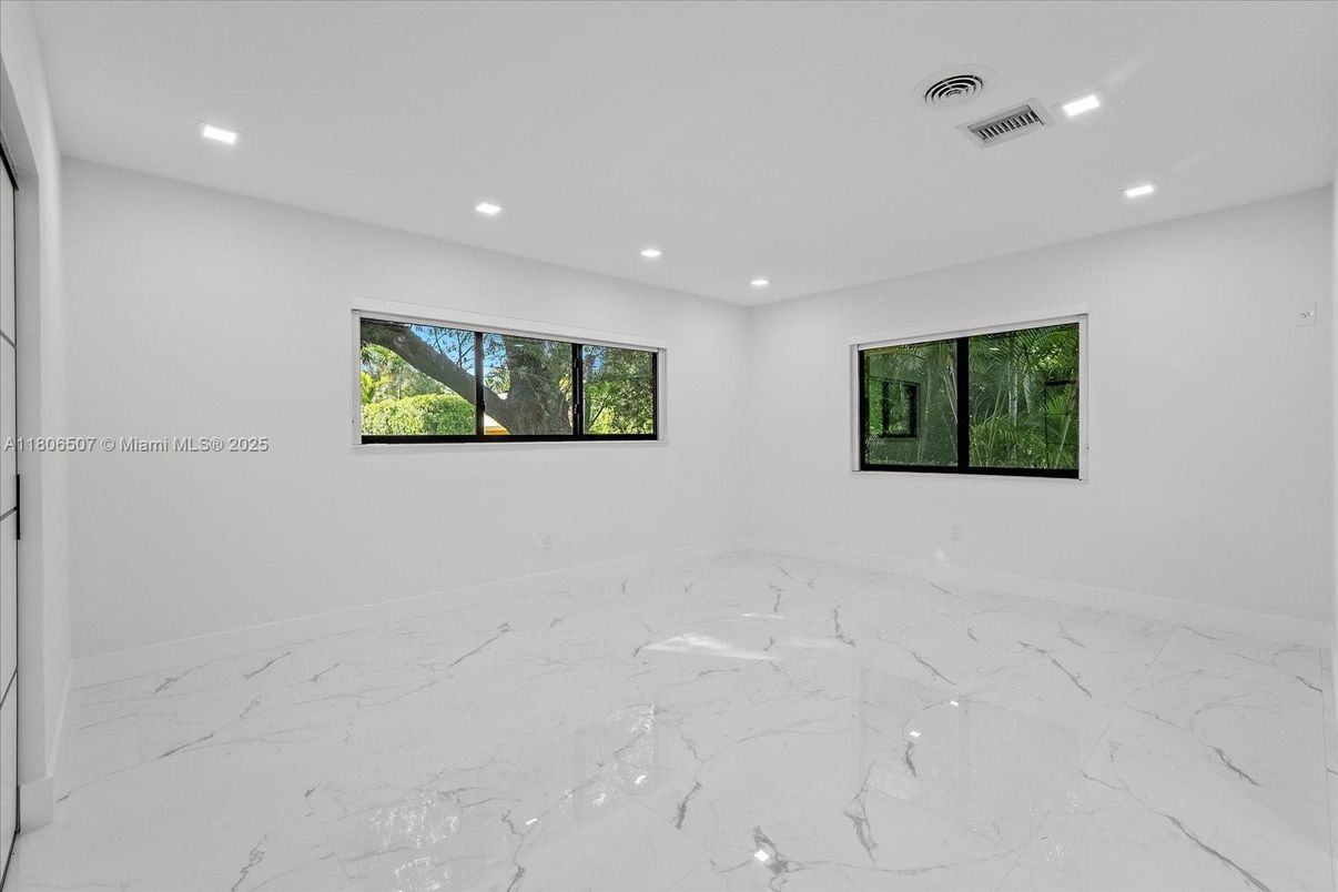 Empty room, Interior, Marble, Recessed Lighting
