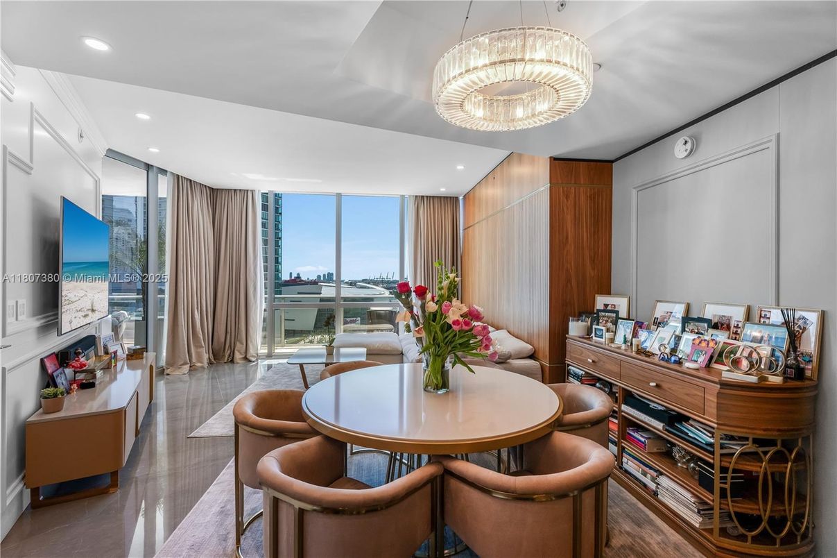 Dining room, Interior, Pendant Lights, Recessed Lighting, Water