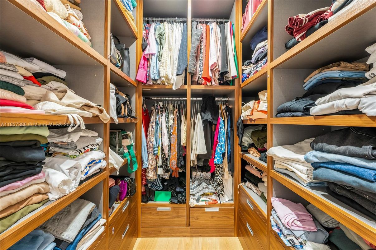 Interior, Walk-in Closets, Wood Texture Flooring