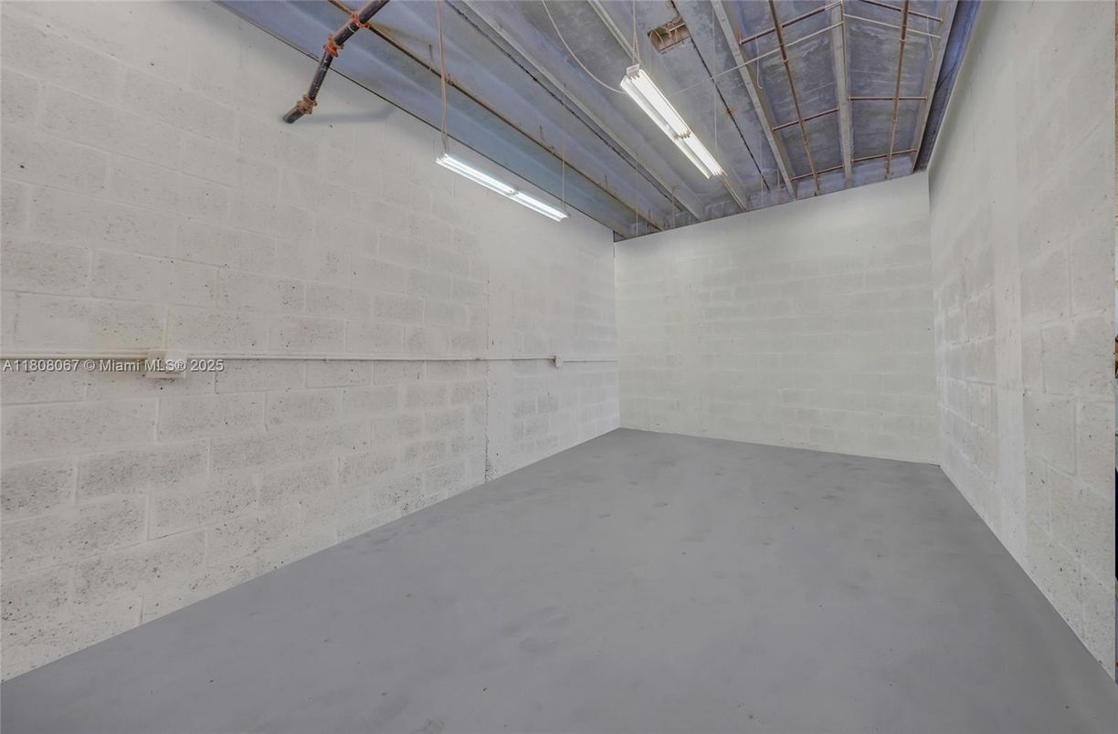 Empty room, Garage, Interior