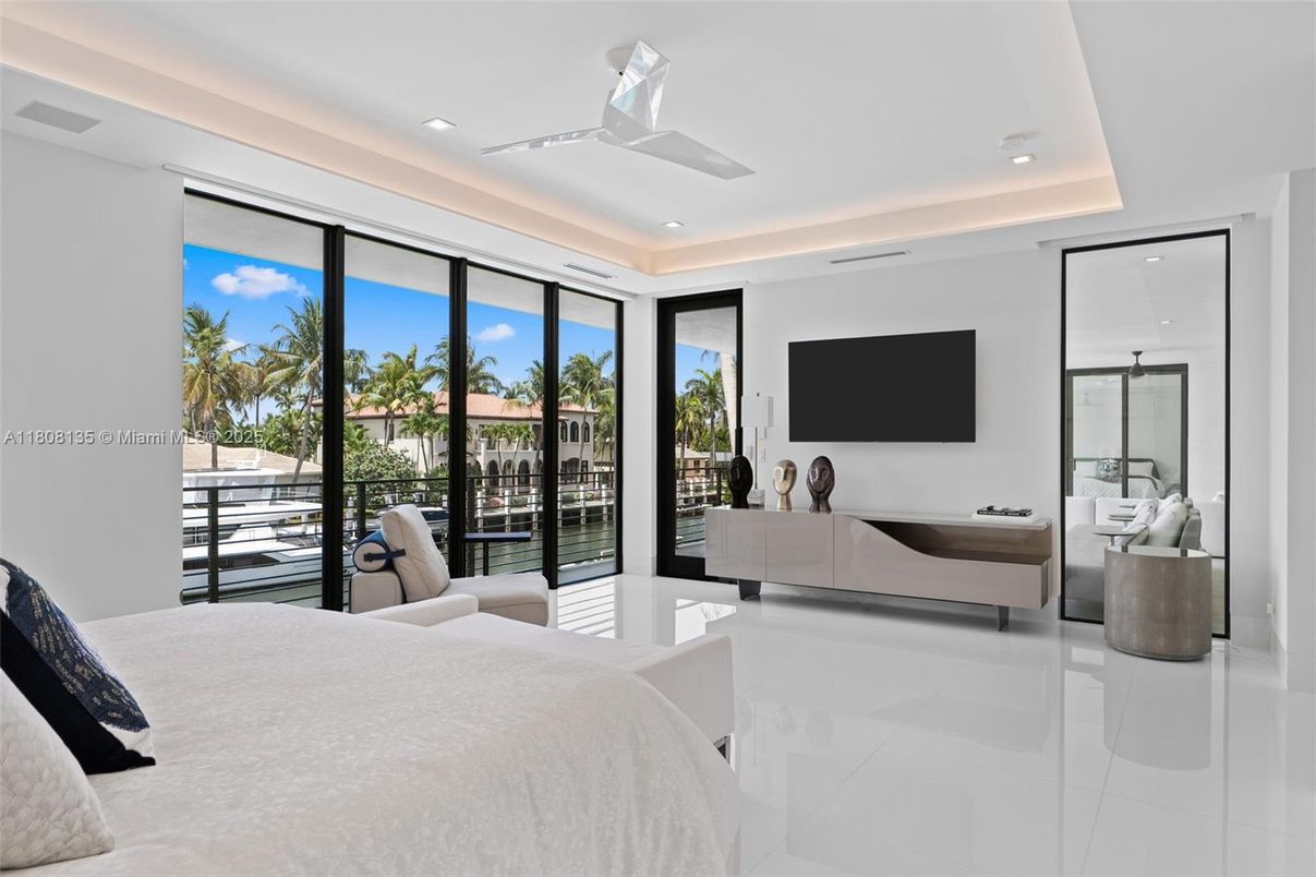 Bedroom, Interior, Recessed Lighting, Water