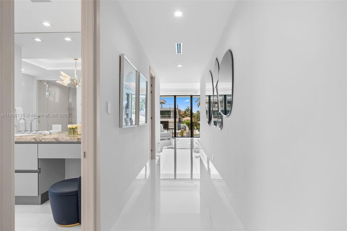 Bathroom, Interior, Recessed Lighting, Water