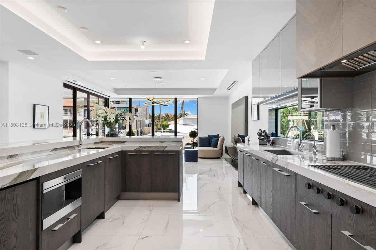 Interior, Kitchen, Living room, Marble, Pendant Lights, Recessed Lighting, Stainless Steel Appliances