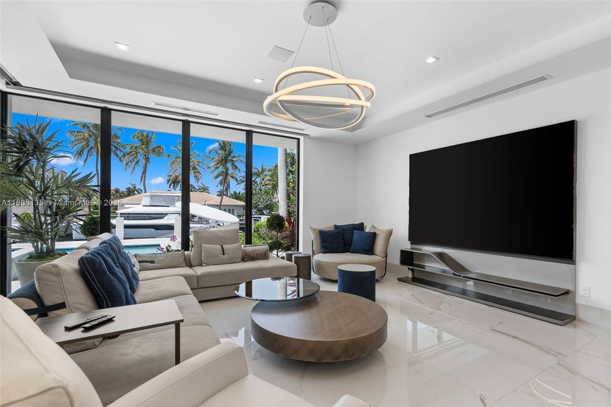 Interior, Living room, Pendant Lights, Recessed Lighting