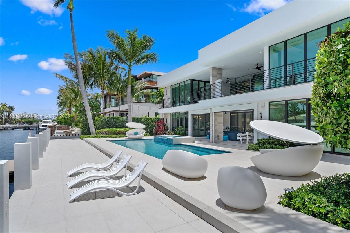 Exterior, Pool, Water