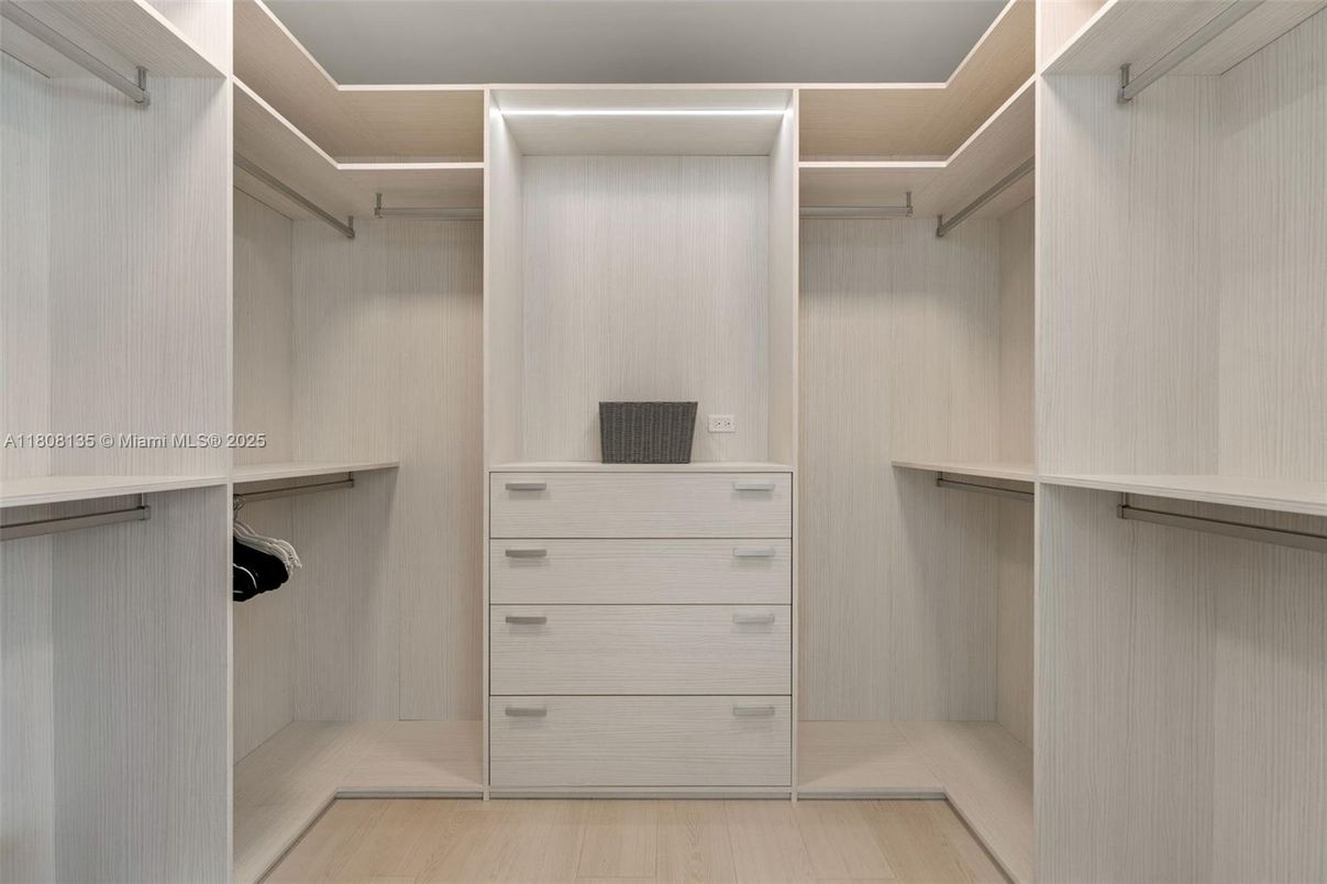 Interior, Walk-in Closets, Wood Texture Flooring