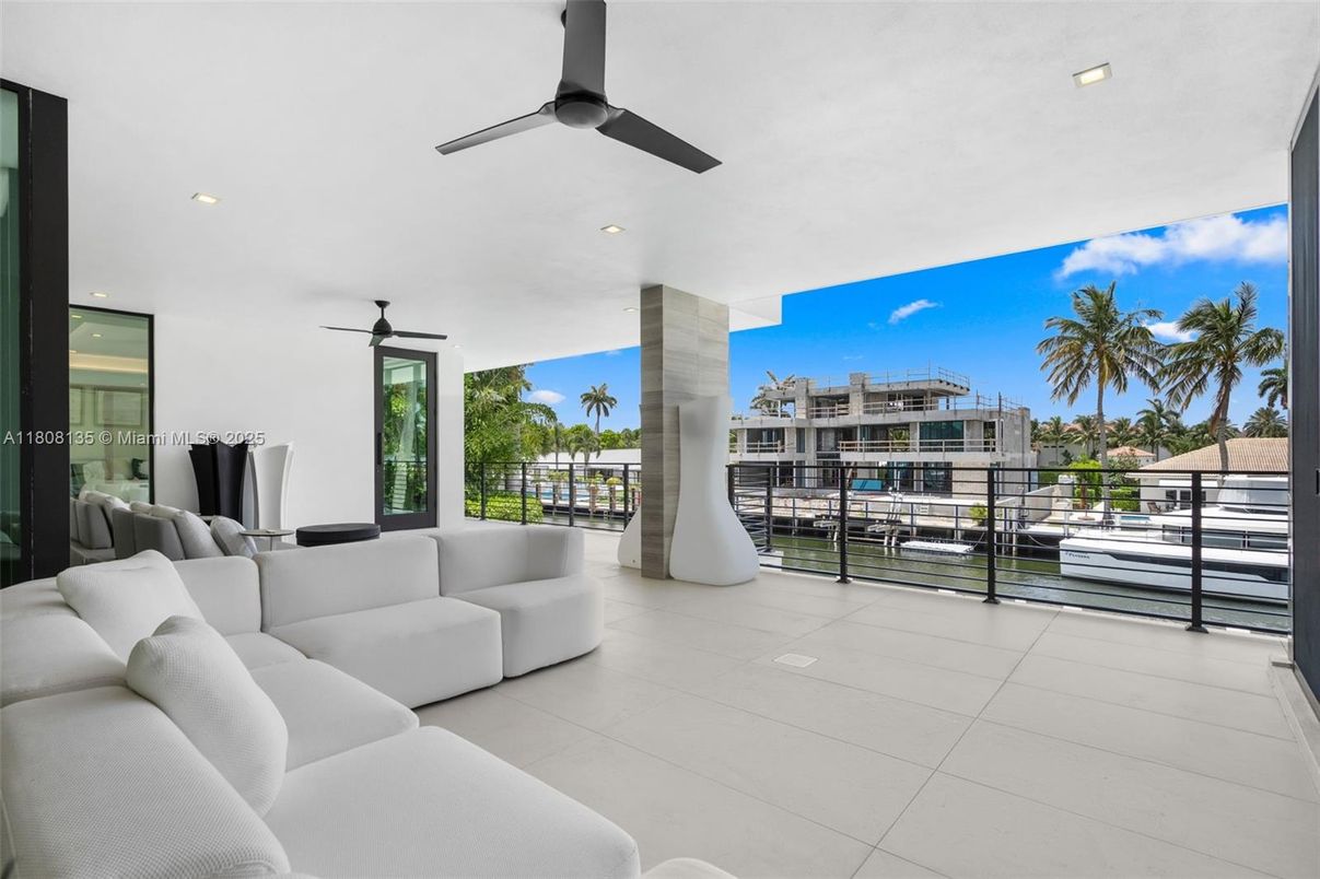 Interior, Living room, Recessed Lighting, Water