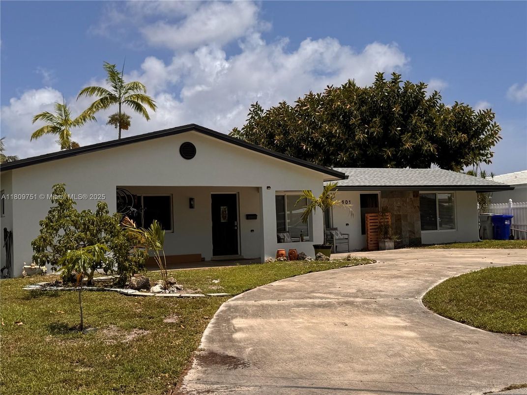 Backyard, Exterior, Facade, Ranch
