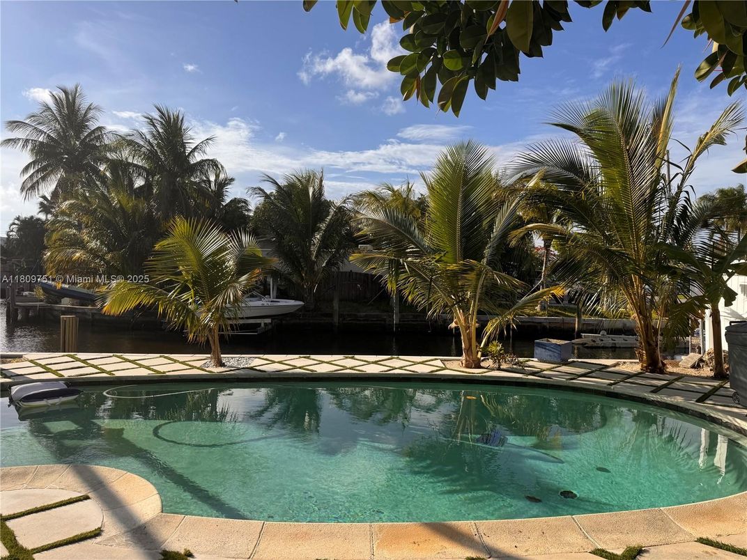Exterior, Pool, Water