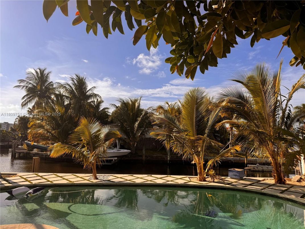 Exterior, Pool, Water