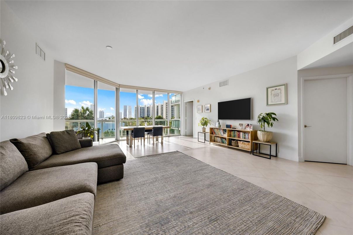 Dining room, Interior, Living room, Water