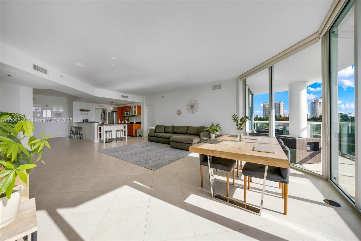 Dining room, Interior, Living room, Recessed Lighting, Water