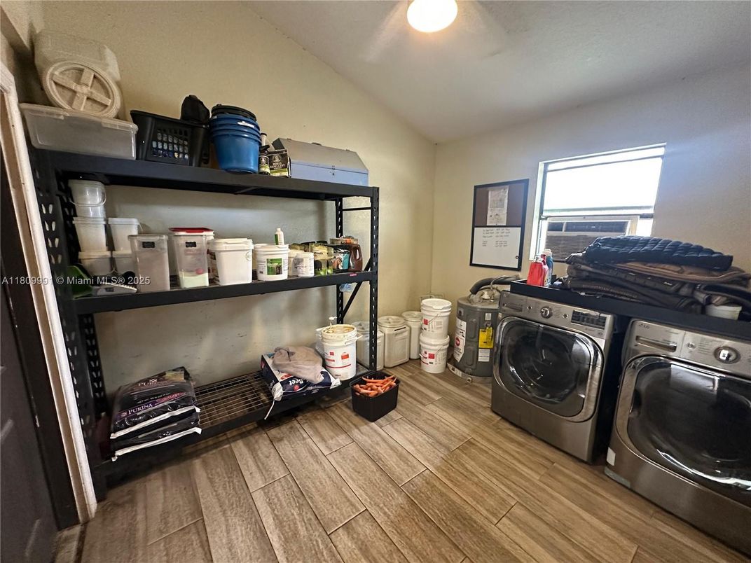 Interior, Washer, Wood Texture Flooring