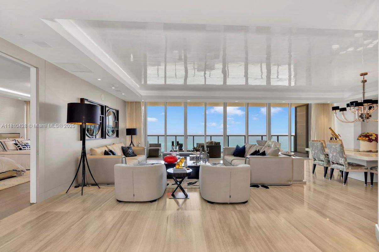 Chandelier, Dining room, Interior, Living room, Recessed Lighting, Water, Wood Texture Flooring