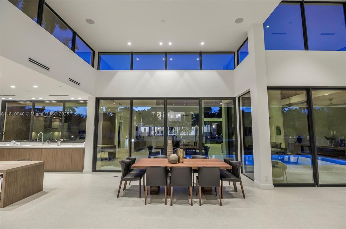 Dining room, Interior, Recessed Lighting
