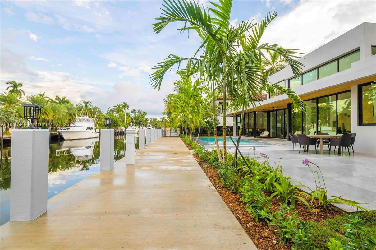 Exterior, Pool, Water