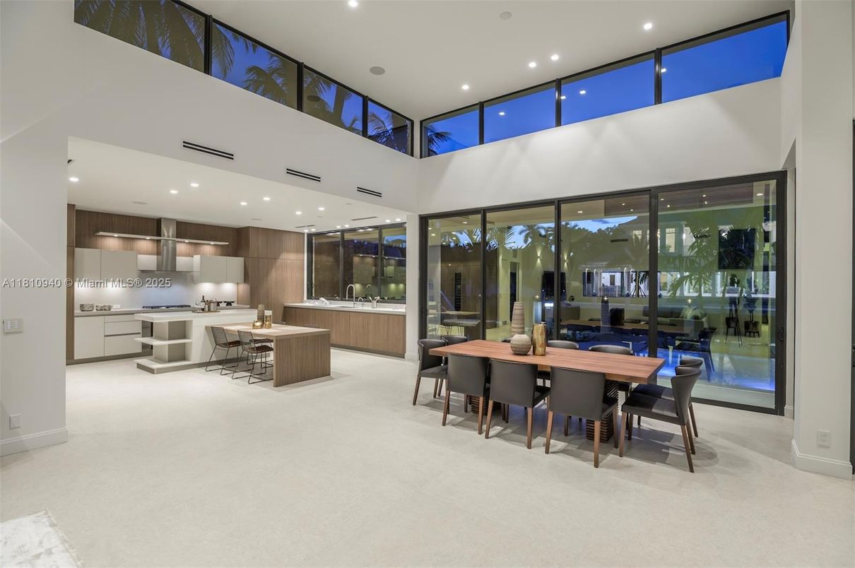 Dining room, Interior, Kitchen, Recessed Lighting