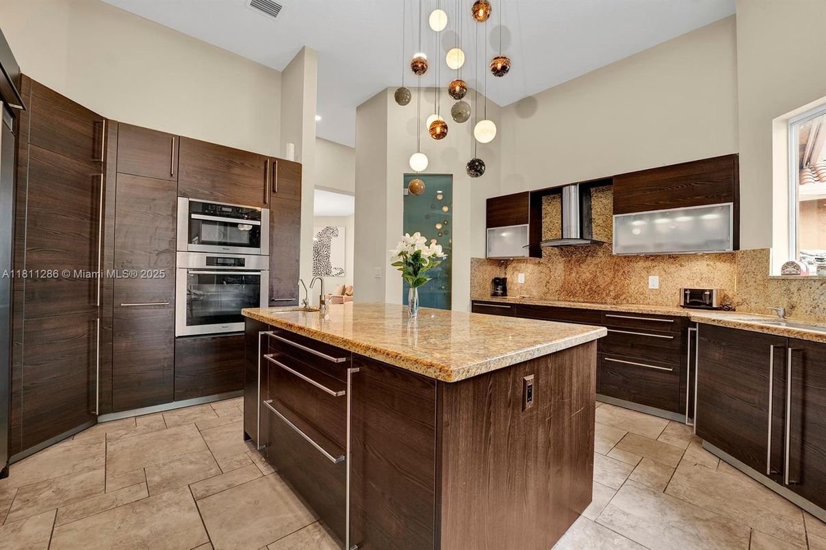 Interior, Kitchen, Pendant Lights, Stainless Steel Appliances